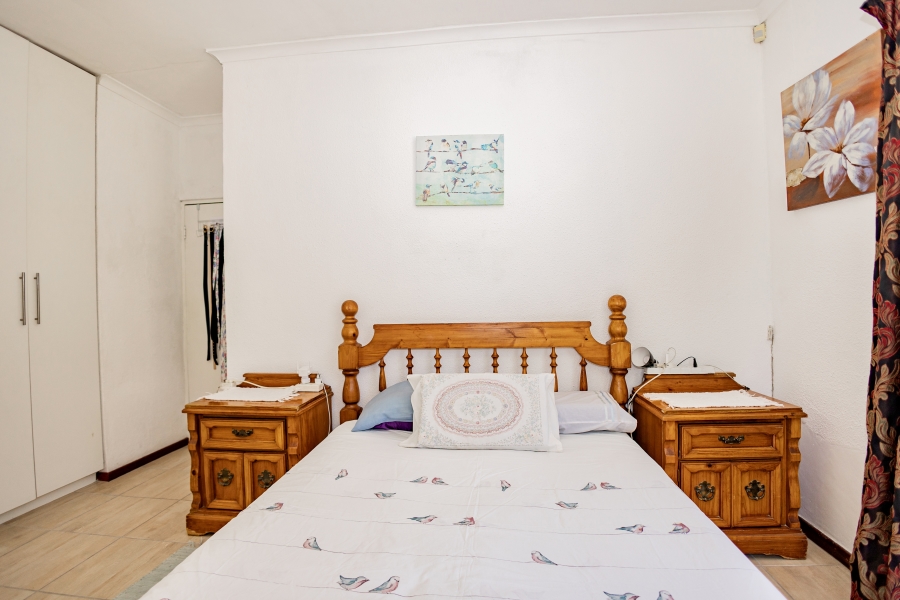 6 Bedroom Property for Sale in Schoongezicht Western Cape